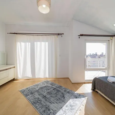 Refreshing Flat Near Popular Attractions In Apartment *